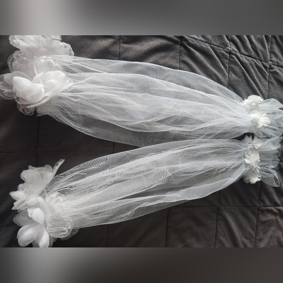 Accessories - Elegant White Sheer Arm Sleeves with Floral Accents